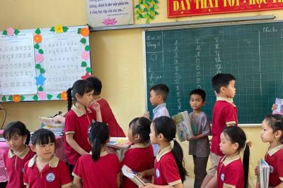 Thư viện trường Tiểu học xã Đức Lý đã tổ chức phong trào quyên góp sách, truyện cho thư viện với chủ đề “Góp một cuốn sách nhỏ – Đọc ngàn cuốn sách hay”.