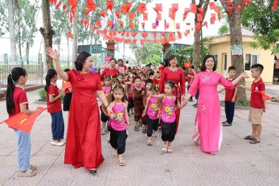 TÍT TÍT… CHUYẾN XE “BÉ VÀO LỚP 1” ĐÃ CẬP BẾN TRƯỜNG TIỂU HỌC ĐỨC LÝ